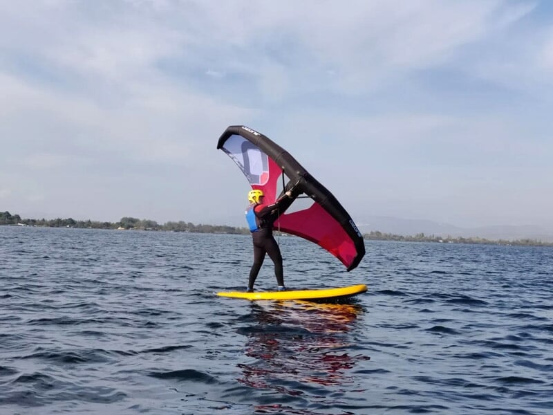 les premiers pas en wingfoil