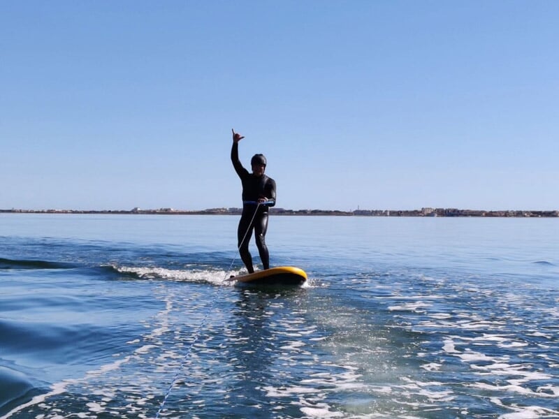 apprendre à faire des virages dans le sillage du bateau