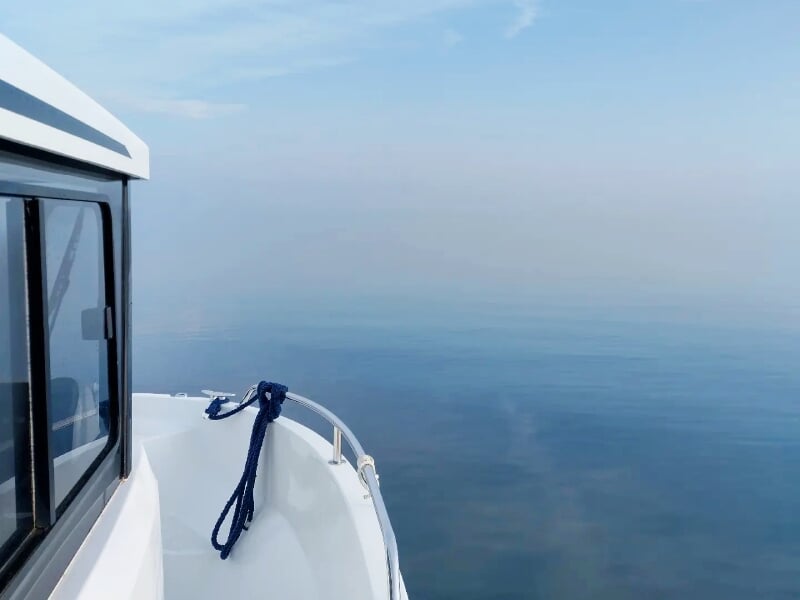 bateau école de sciez-sur-léman sur le lac léman