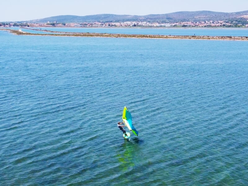 wingsurf avec vue sur la côte