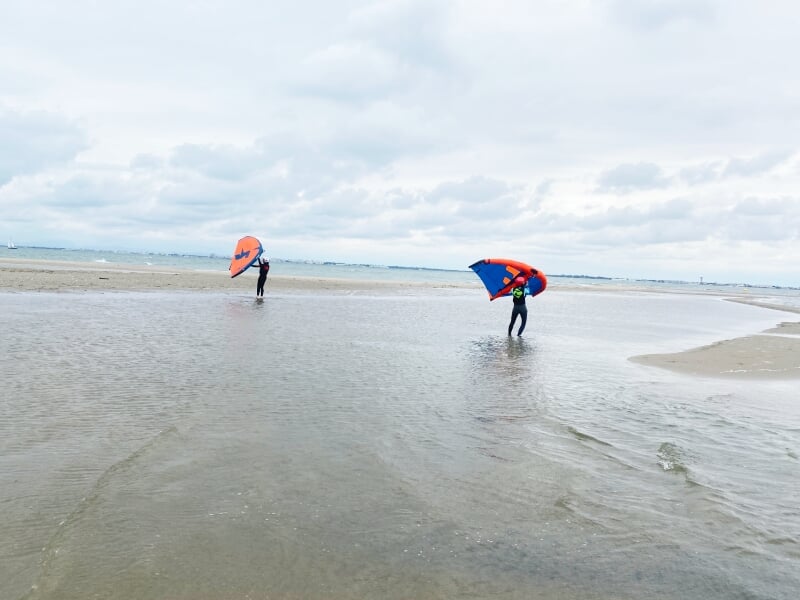 initiation à la wing sur la plage
