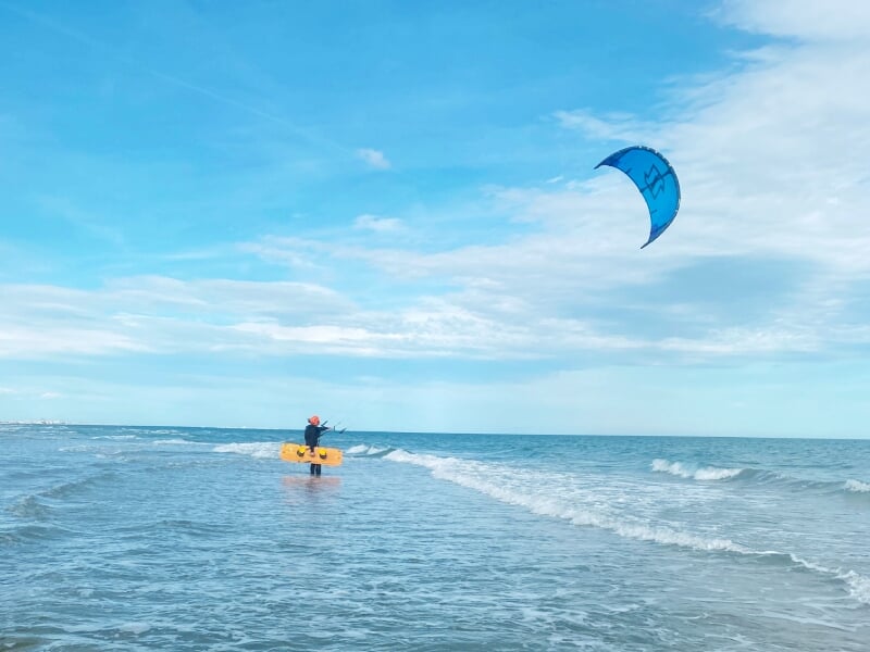 départ pour la pratique du kite en mer à palavas