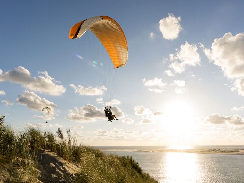 sous la voile du parapente à la découverte du littoral atlantique