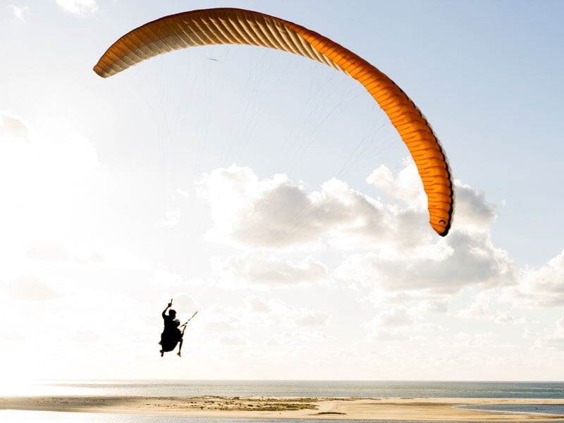 décollage pour un vol inoubliable en parapente