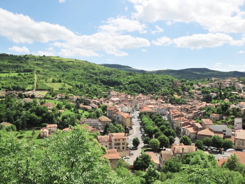 vue sur un village du puy-de-dôme