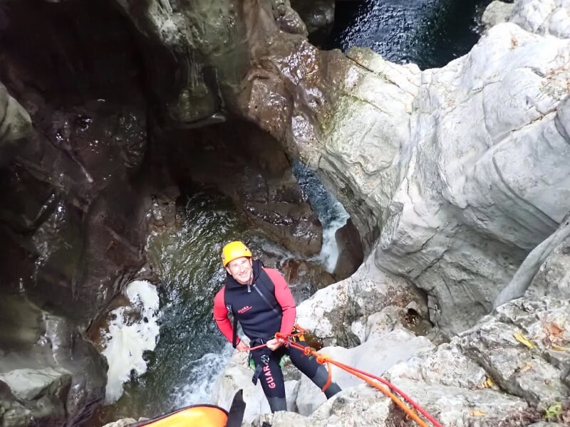 descente en rappel dans les gorges de chailles