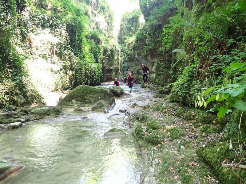 balade aquatique dans le canyon du grenant
