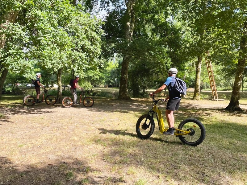 prise en main de la trottinette électrique tout-terrain à bommes