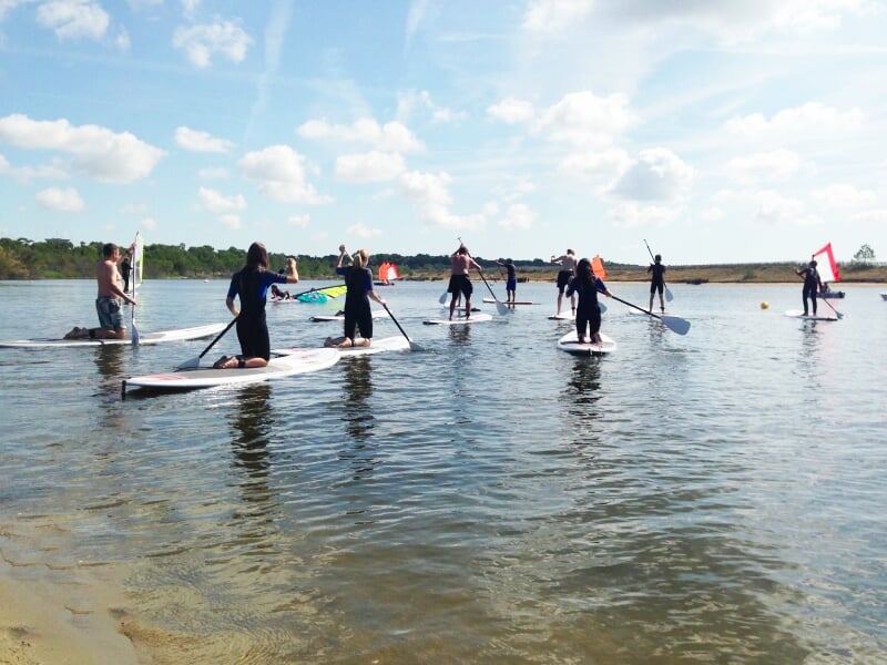cours collectif de sup sur le lac de la tranche-sur-mer