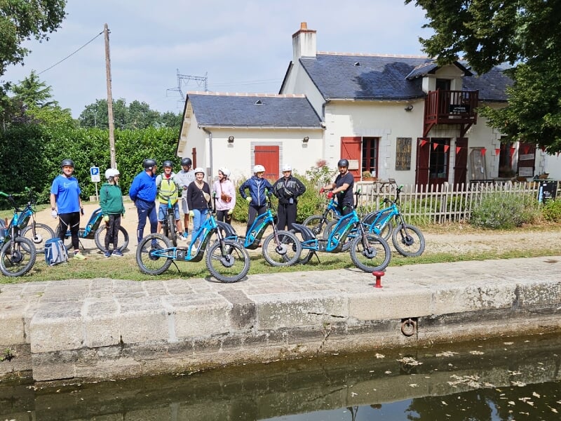 randonnée en trottinette électrique le long du canal de nantes à brest