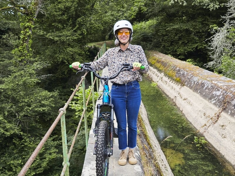 trottinette sur la rigole alimentaire de nort-sur-erdre
