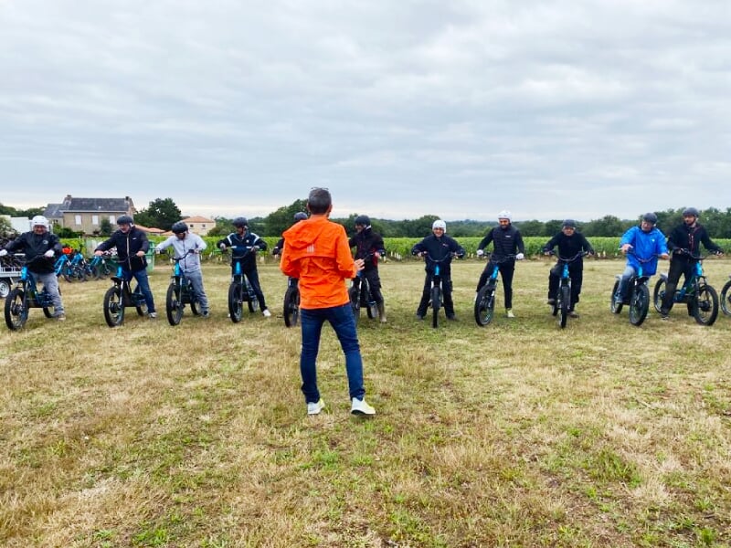 briefing de la randonnée en trottinette électrique dans le vignoble nantais