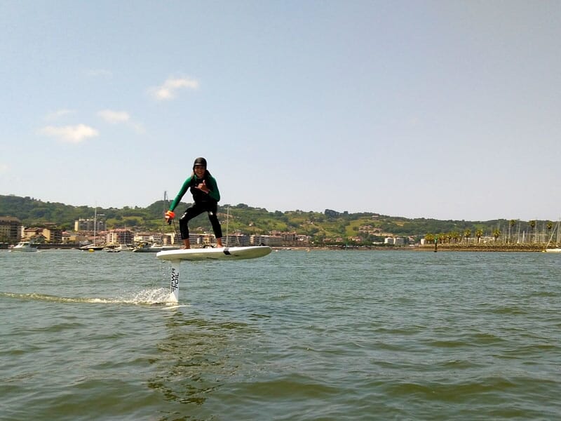 apprendre à gérer son équilibre en surf électrique e-foil