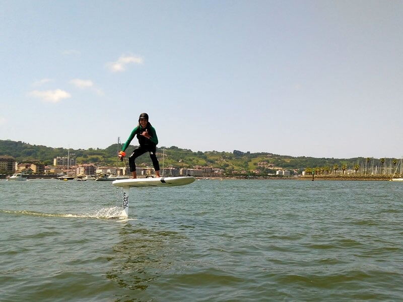 apprendre à gérer son équilibre en surf électrique e-foil