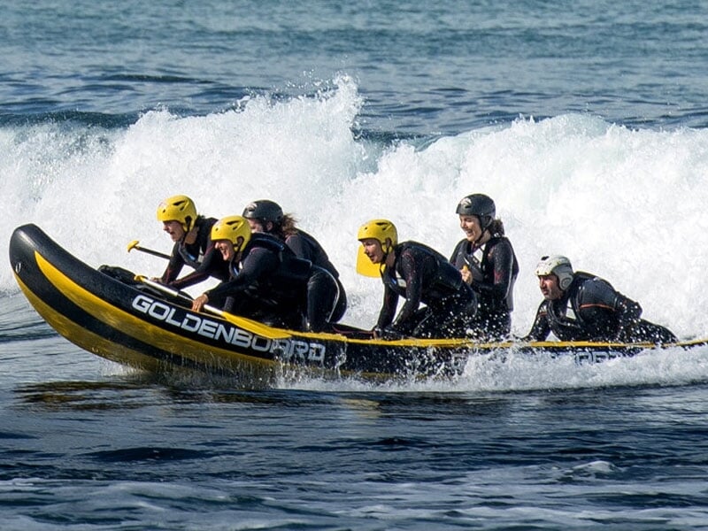 surfer les vagues en wave-rafting