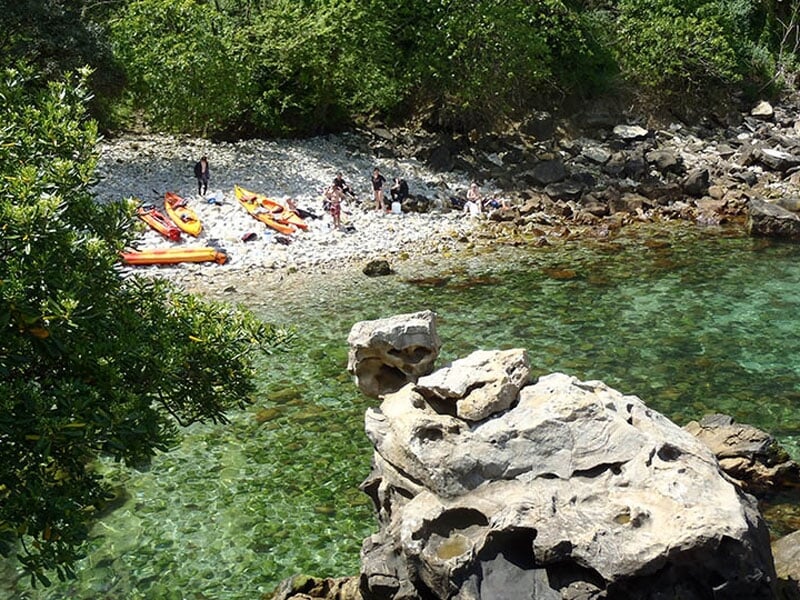 Visite des Calanques Basques en Kayak de mer