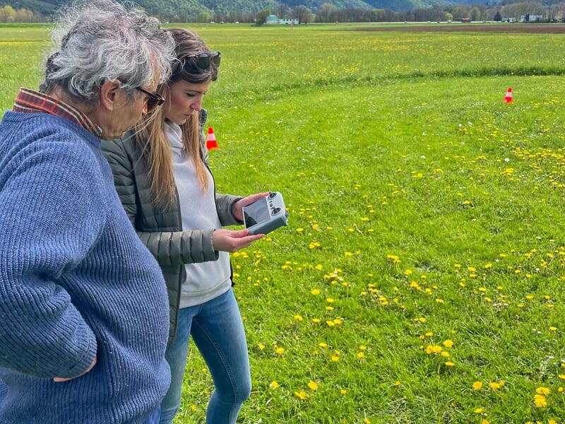 cours de pilotage de drone dans la nature
