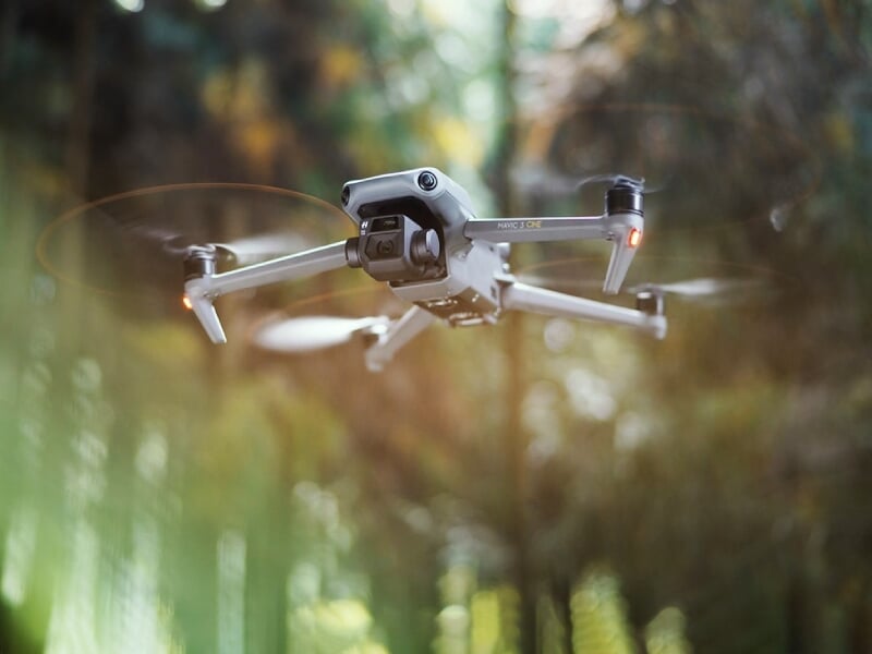 vol stationnaire en drone de loisir au mans