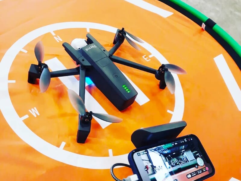 préparation au vol d'un drone de loisir au mans