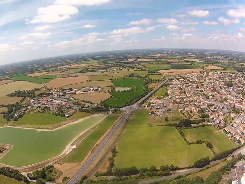 vue aérienne des bords de la ville de Cholet