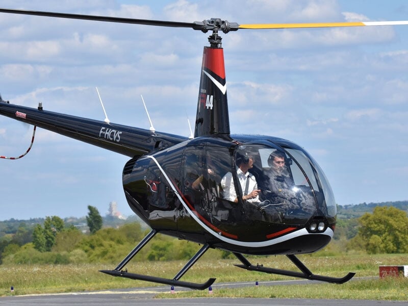 décollage du R44 Raven I pour un vol en hélico