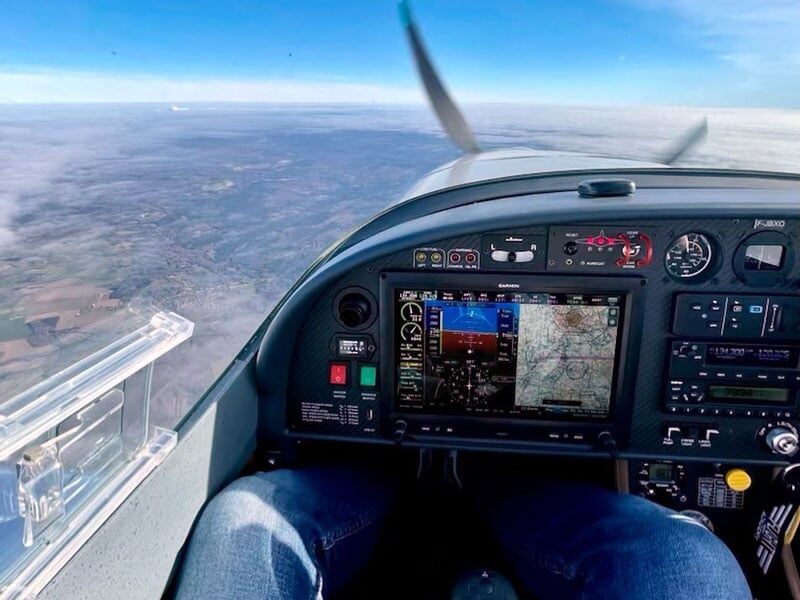 vue intérieure du cockpit de l'avion ULM VL-3