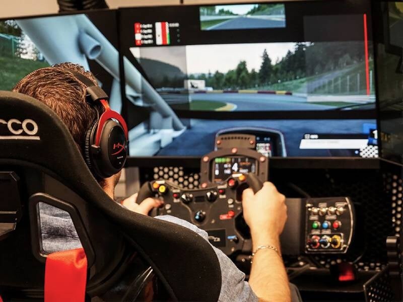 simulation de pilotage gt sur circuit à nîmes