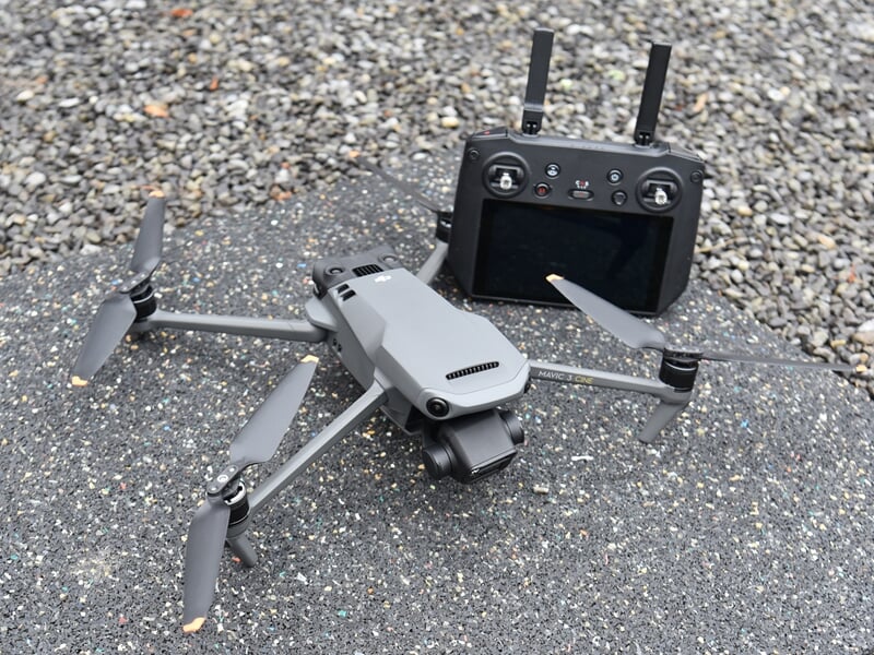 un drone de loisirs au sol