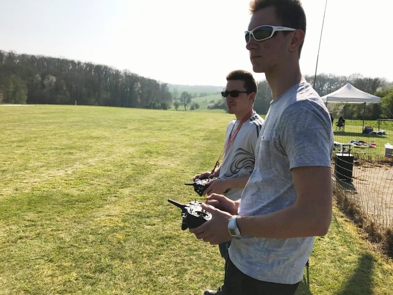 pilotage d'un drone de loisir en double commande près de beauvais