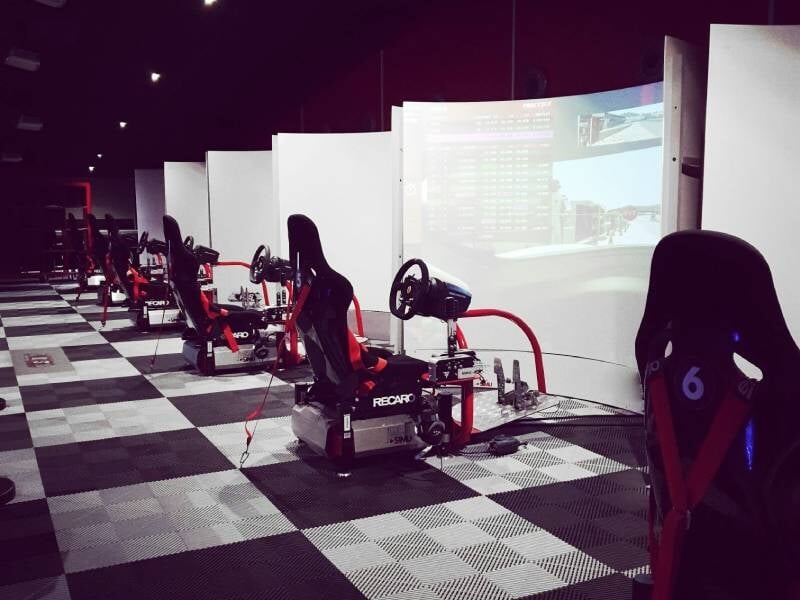 postes de simulation de pilotage gt et f1 à rouen