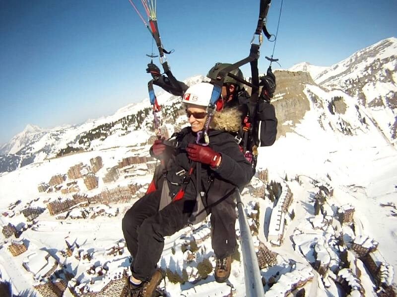 découverte du parapente en hiver à ski ou à pied à morzine