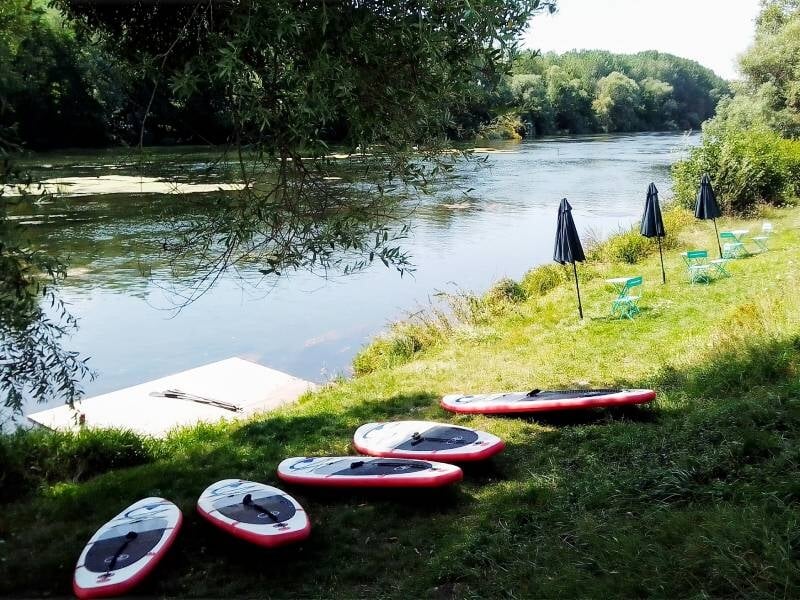 flotte de stand-up paddles à la location à joigny dans l'yonne