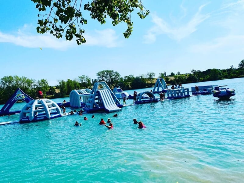 parc aquatique sur lac