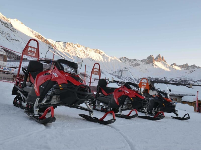 Motoneiges en montagne