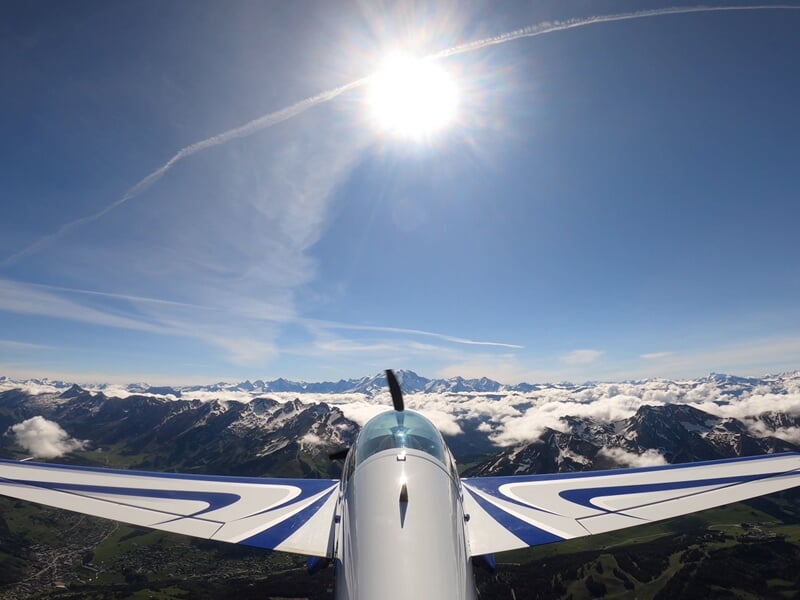 Vue depuis avion de voltige en montagne