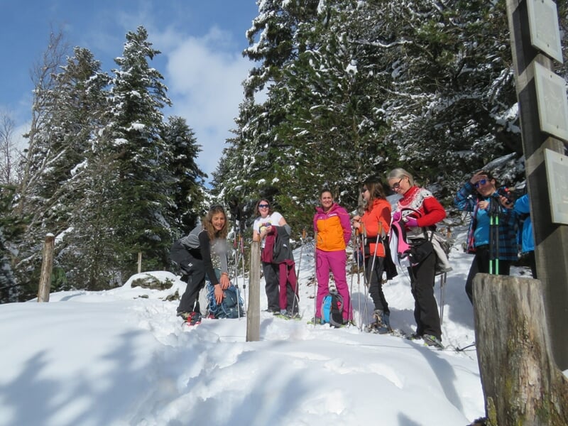 groupe de personnes dans les pyrénées