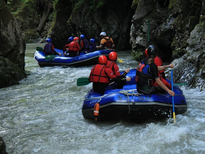 Deux bateaux de rafting