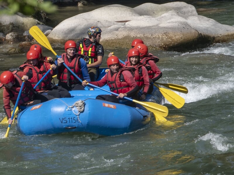 Groupe en rafting à Chamonix