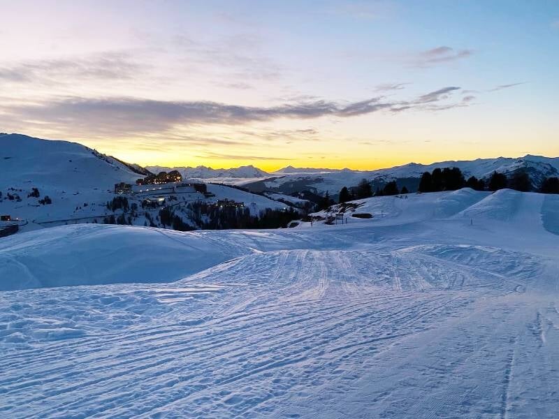 découverte des paysages enneigés de la station de la plagne en vélo électrique
