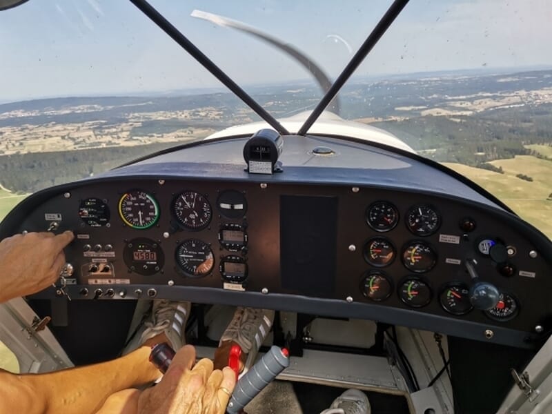 Cockpit d'un ULM en vol