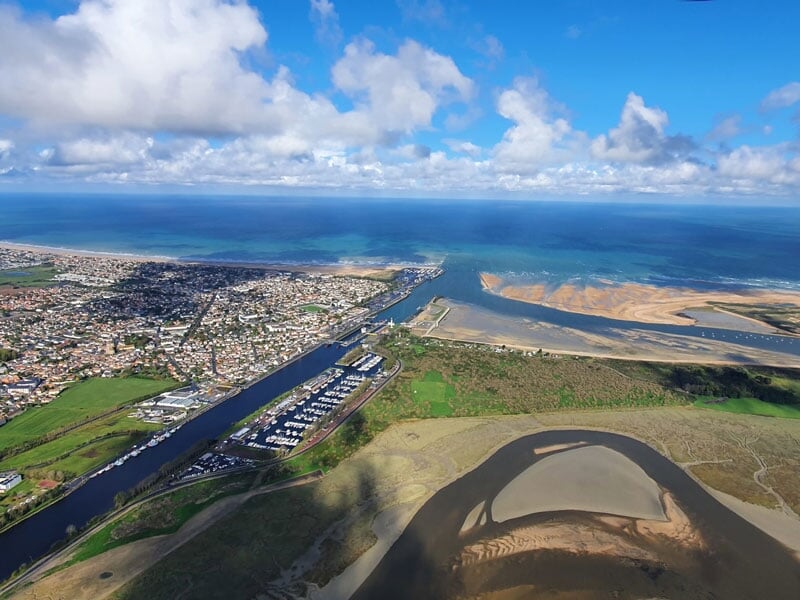 la ville de ouistreham vue du ciel