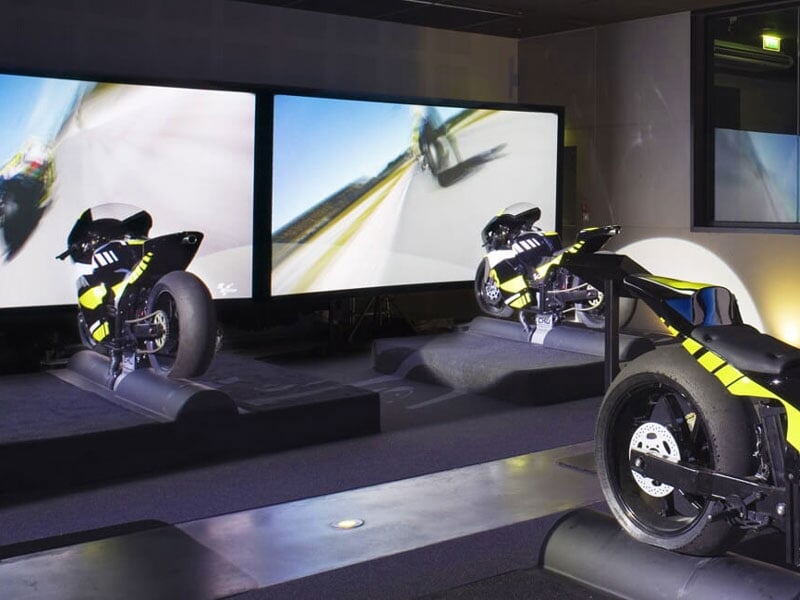 vue sur les simulateurs moto ultra-réalistes
