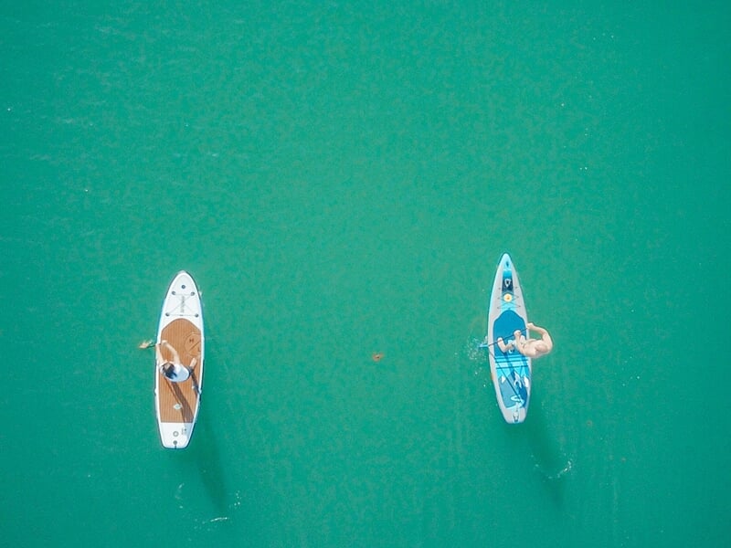 Glisse sur eau en Stand Up Paddle 