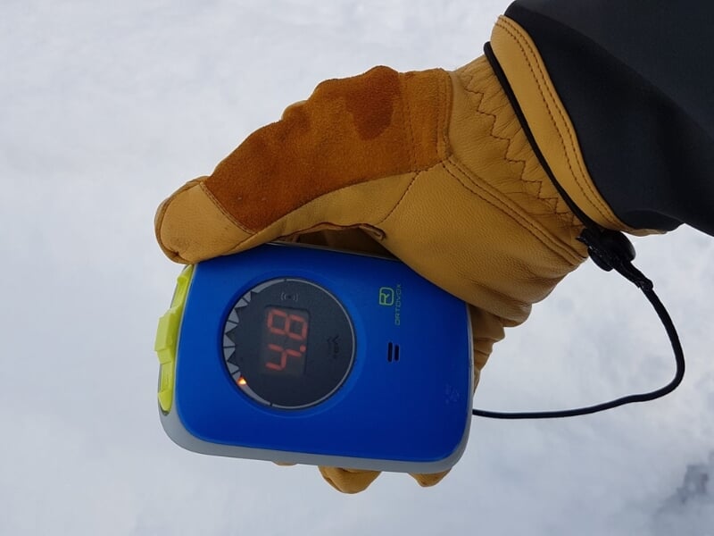un détecteur d'avalanche bleu