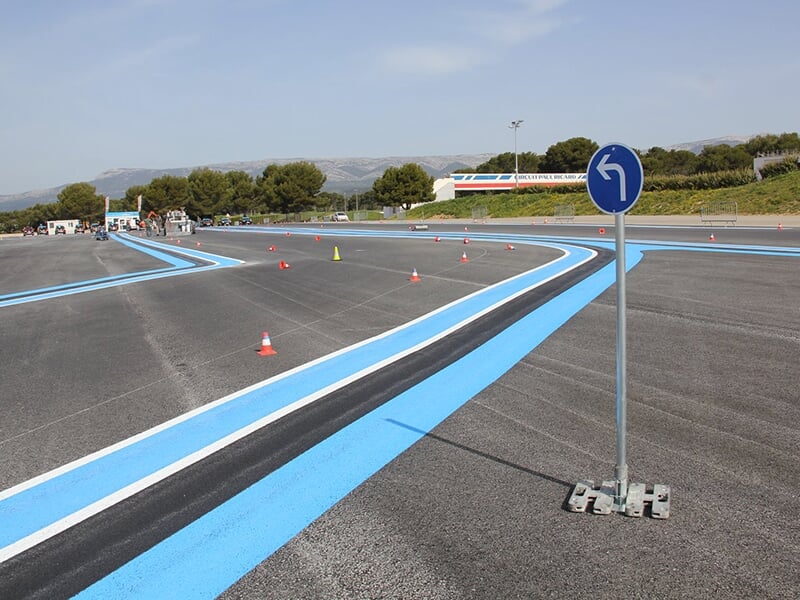 La piste d'un centre de formation à la conduite pour les enfants situé dans le Var