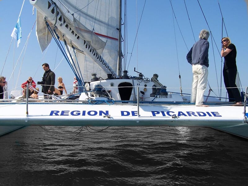 Balade en bateau sur le Région de Picardie un voilier de course