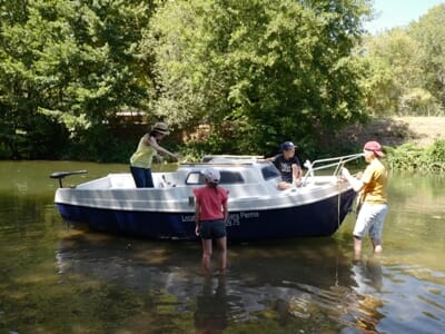 Location de Bateau Électrique dans le Marais Poitevin - Magné