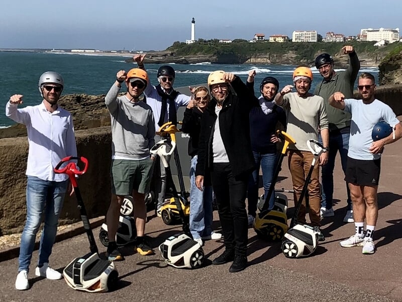 Groupe de personne en Segway en bord de mer