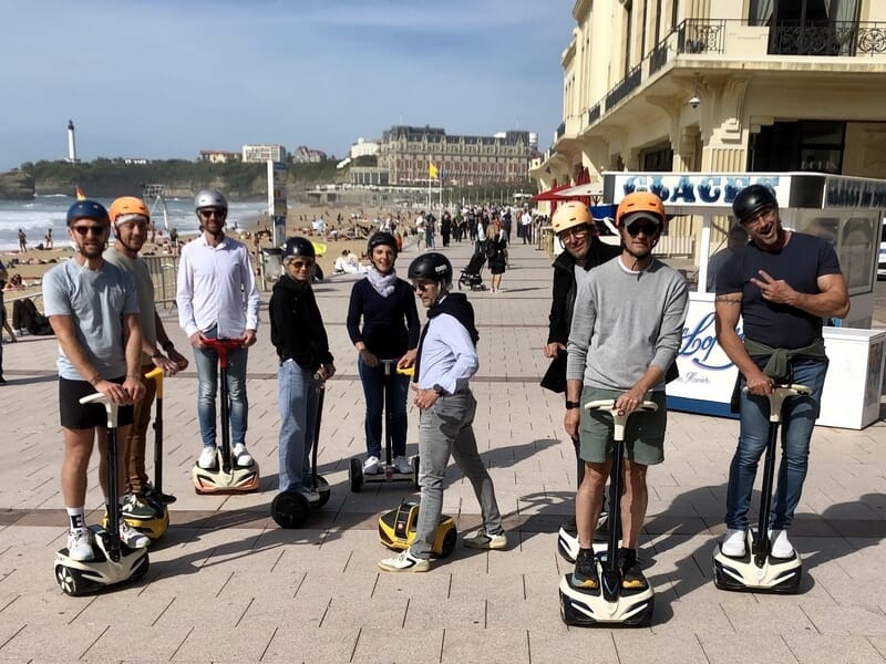 Groupe de personne en Segway en bord de mer