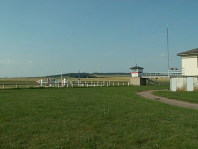 Vue sur l'aérodrome de Gisy les Nobles